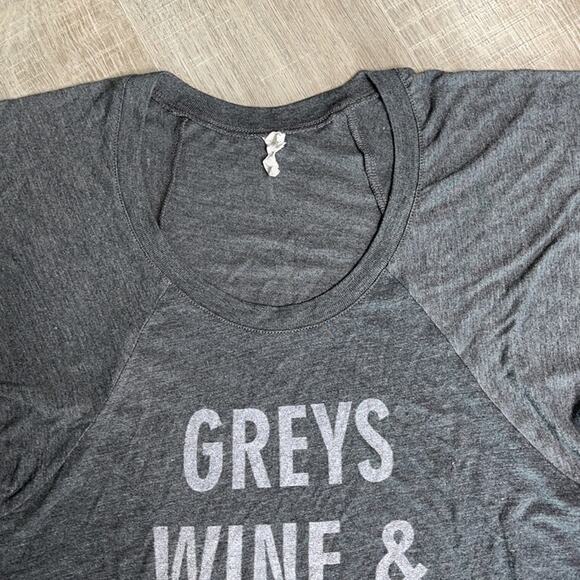 Greys, Wine & Dance Parties Gray Short Sleeve Crew Neck T-Shirt Size Small - Picture 5 of 7